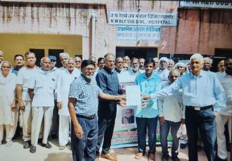 Retired railway employees demanded early formation of 8th Pay Commission