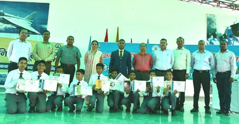 Daksh first in Hindi oratory competition