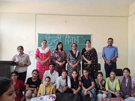 Students showed their talent on Hindi Diwas