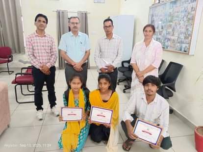 Manasi tops the essay writing competition