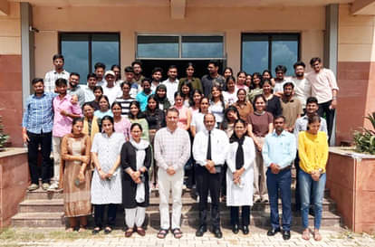 फोटो संख्या:70- विधिक साक्षरता कार्यक्रम में प्रतिभागिता करने वाले विद्यार्थी विशेषज्ञ एवं शिक्