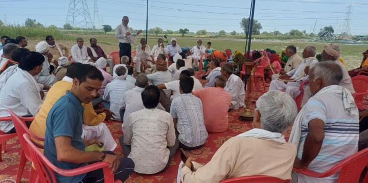 A cordial conversation took place between farmer organizations and tower company officials