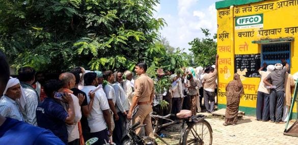 There is a ruckus for fertilizer, farmers are standing in queue since dawn
