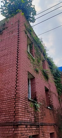 Due to negligence, the building of Ghumarvi College came under threat