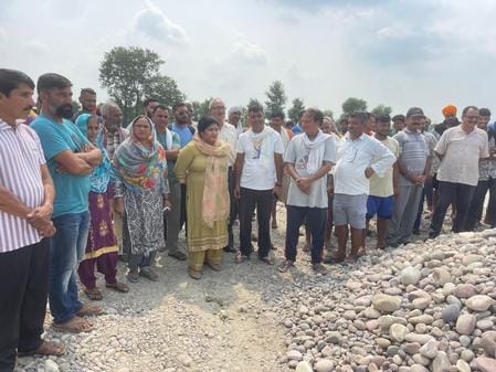 Former MLA met the affected families of Pong Dam