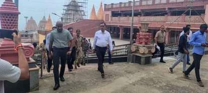 कलेक्टर बालागुरू के. और एसपी दीपक कुमार शुक्ला ने सलकनपुर मंदिर परिसर का निरीक्षण किया