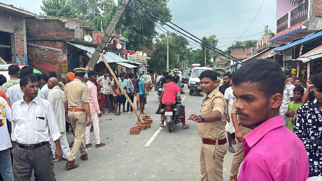 Bike collided with auto, uncle and two year old innocent died