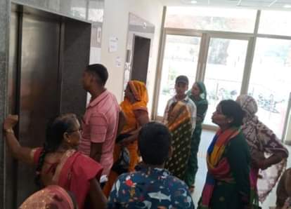 After women, men's hospital lift also breaks down