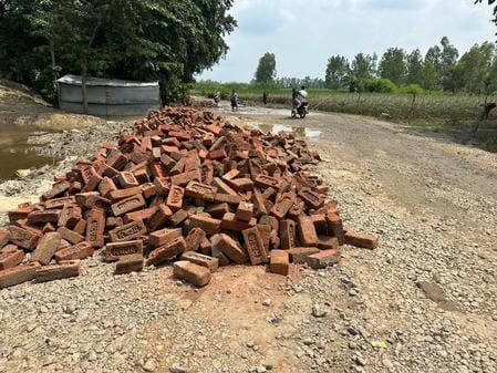 Repair work started on the alternative route, commuters are still struggling with potholes