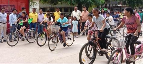 Harshita, Advik, Aarna and Rishit top the cycle race