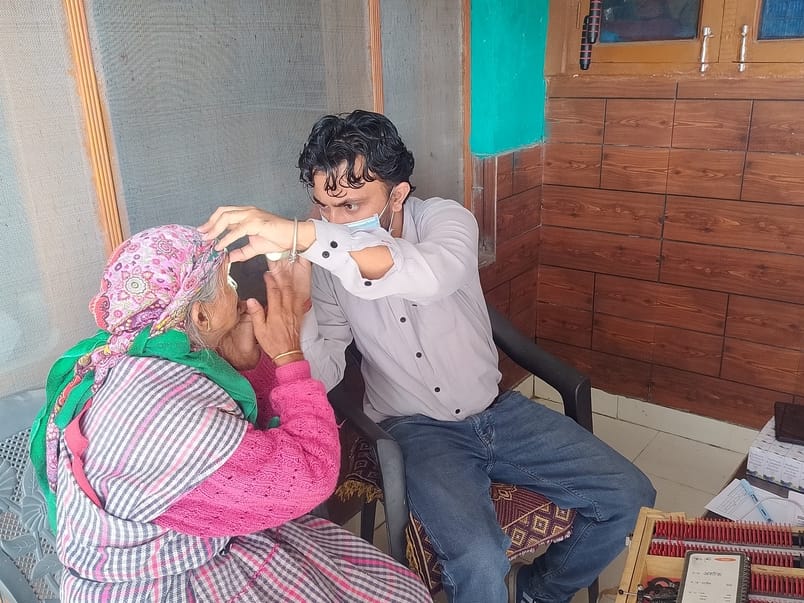 Eye examination of 74 people in Pooid
