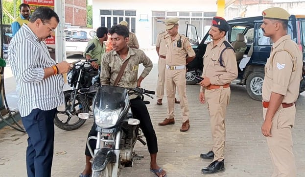 Action will be taken against the operator of the petrol pump if the rule is not followed