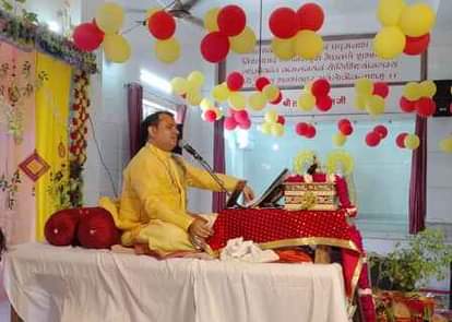 Hare Krishna Hare Rama... devotees danced on the bhajan