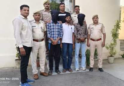 पुलिस की गिरफ्त में आरोपी