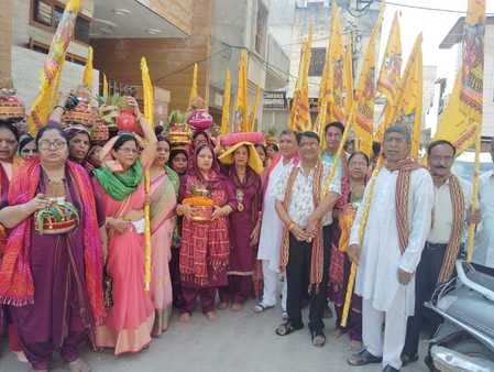 Kalash Yatra taken out before Katha in Agrasen Colony