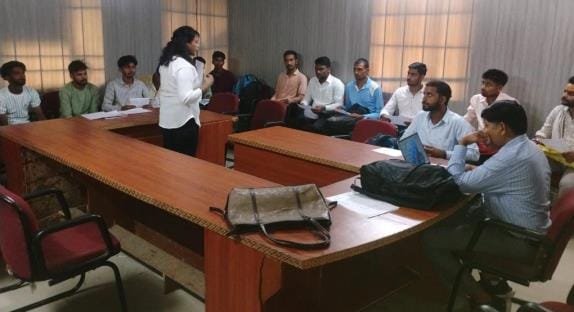 Stenography and secretarial assistant courses will also be taught in Hindi