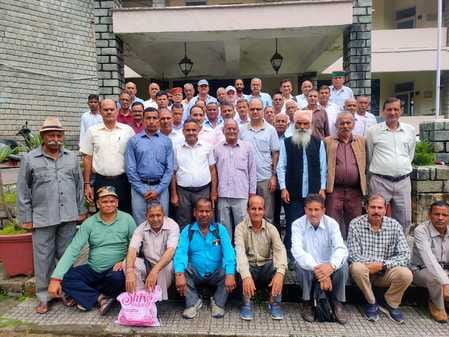 Pensioners demanded pending dues