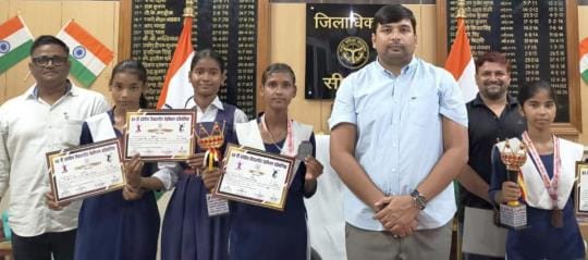 The girls brought glory to the district by winning silver and bronze medals