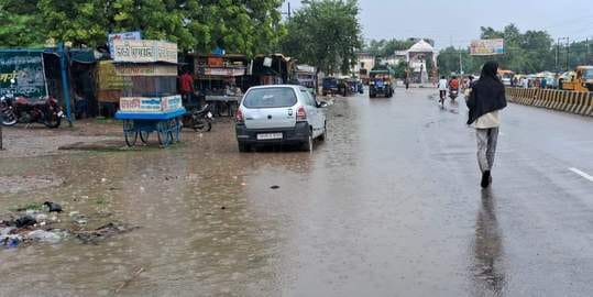 Weather changed due to heavy rain for the second consecutive day, temperature also dropped