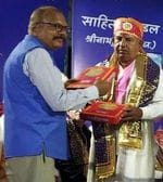 Santosh Pataria received Hindi Poetry Bhushan Award