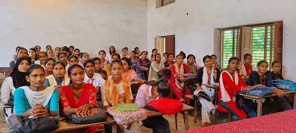 Films played an important role in the expansion of Hindi