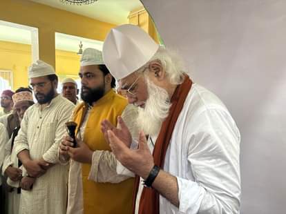 Urs at the dargah begins with Qurankhwani and Ziyarat Sharif