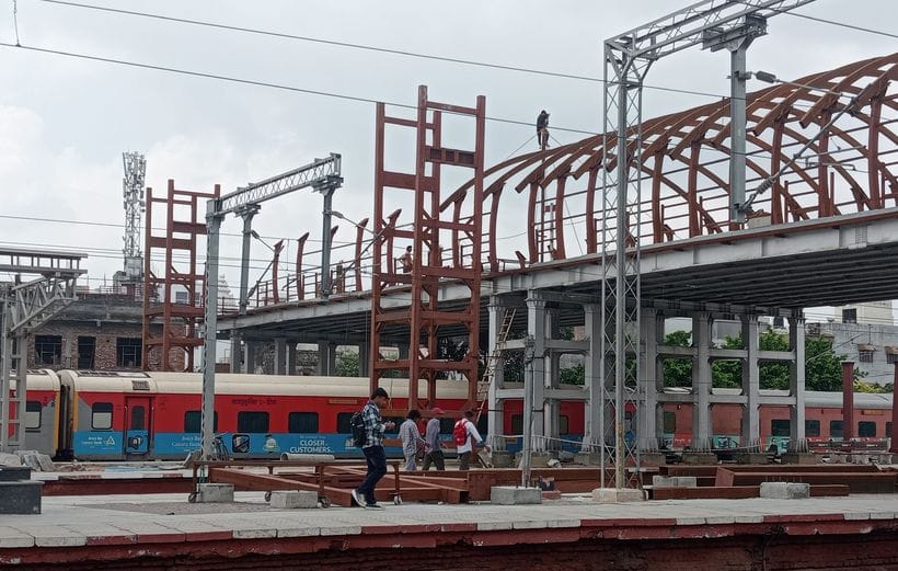 The work of installing lift along with FOB at railway station has gained momentum