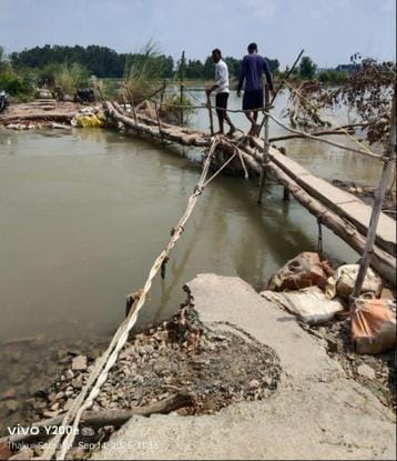 Roads cut off due to floods, 1.50 lakh population in trouble