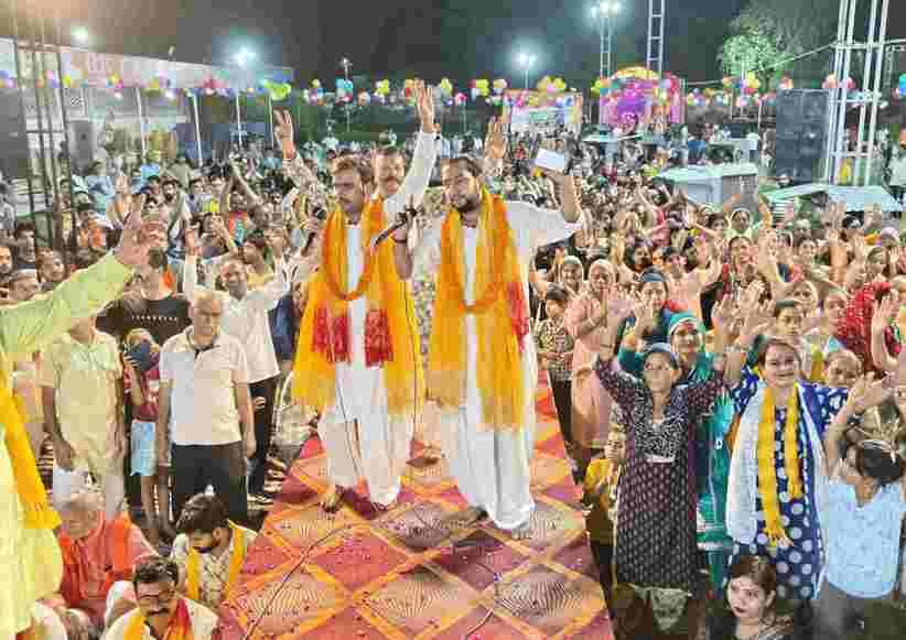 Devotees danced to the hymns of Baba Shyam