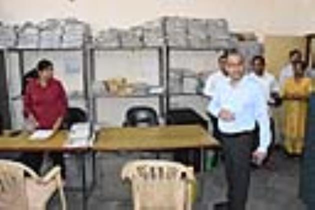 DC inspected the offices of the Mini Secretariat and checked the attendance register