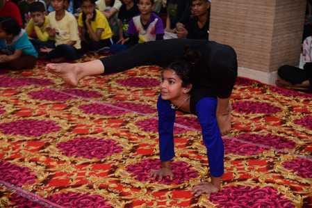 From children to the elderly, everyone showed their skills in the yoga competition