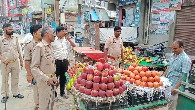 Police and municipality team removed encroachment from the main road