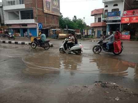Weather became pleasant due to one hour of rain, waterlogging in many places in the city