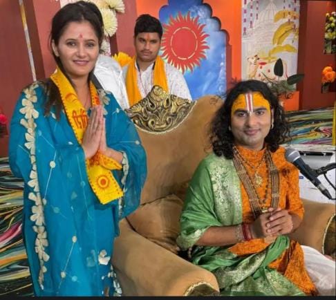 Haryanvi actress Anjali Raghav met Aniruddhacharya Maharaj