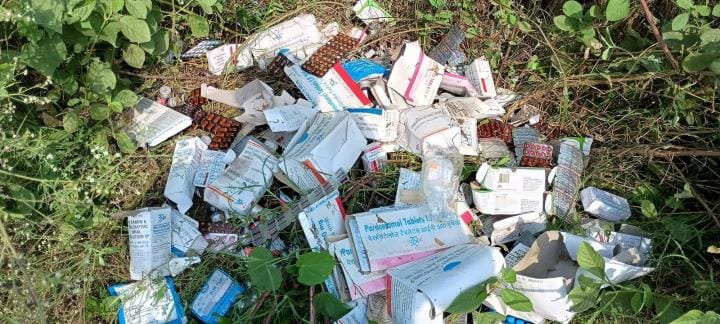 Medicines allotted to Arogya Kendra were thrown on the canal track