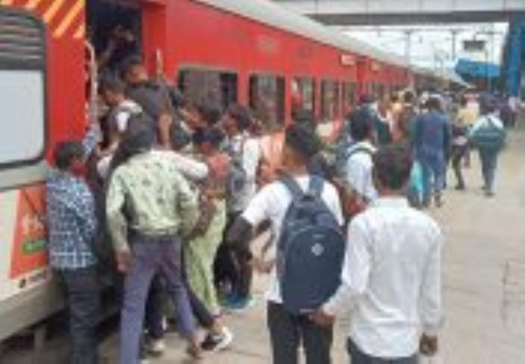 Jansadharan Express malfunctions due to collision with cattle
