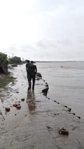 Four more houses merged into Sharda, the road built in the middle of the village was cut off