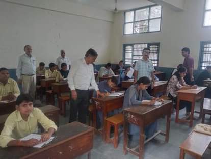 Students gave exam to get scholarship