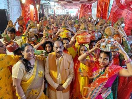 Kalash Yatra taken out before Shrimad Bhagwat Katha