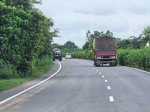 Accidents are increasing due to lack of service lane on Magalganj bypass