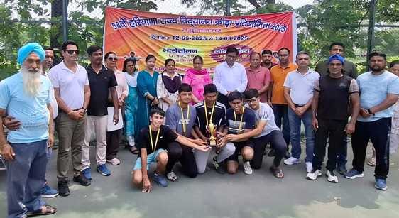 Girls of Yamunanagar won four medals in weightlifting