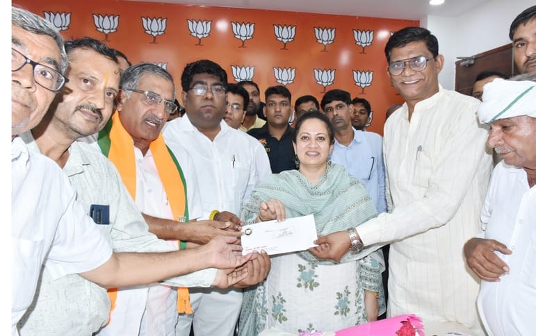 Health Minister handed over checks of fodder subsidy worth Rs 59.41 lakh to five Gaushalas