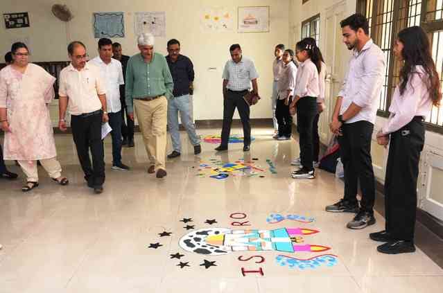 Sanjeev first and Jeevan Jyoti second in poster making