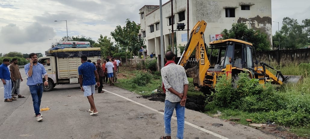 Occupation removed from government land worth two crores in Rudauli