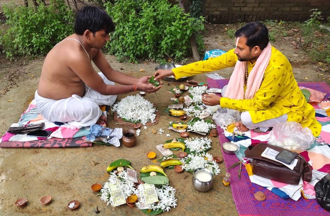 Remembering their ancestors, the devotees performed Pinddaan