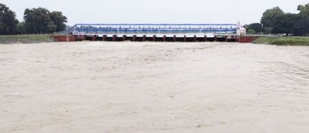 Siddharthnagar News: Banganga swelled due to rain on the mountain ... all gates were opened