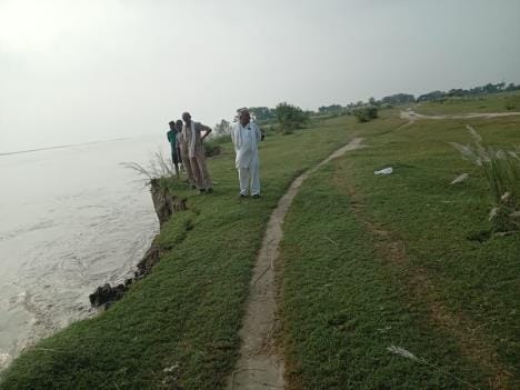 River is swallowing agricultural land in Diara across Saryu