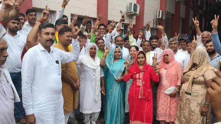 Reenu became the deputy head of Bawanikheda Nagar Palika, won by just one vote