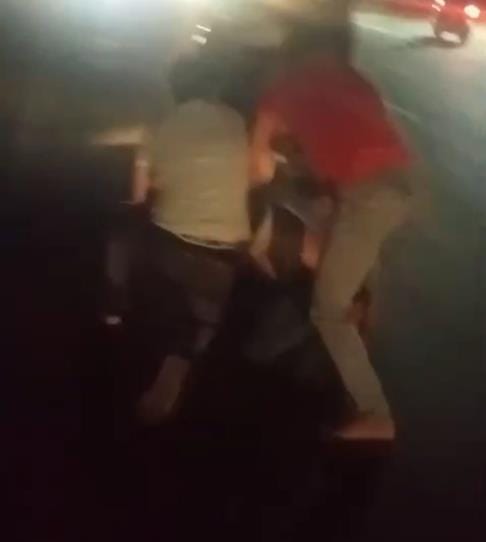 The ambulance driver was beaten by bike riders in the middle of the road