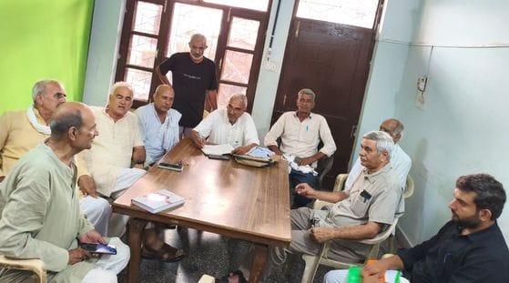 Forest workers protested against the government notification